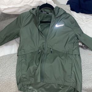 Nike essential windbreaker jacket